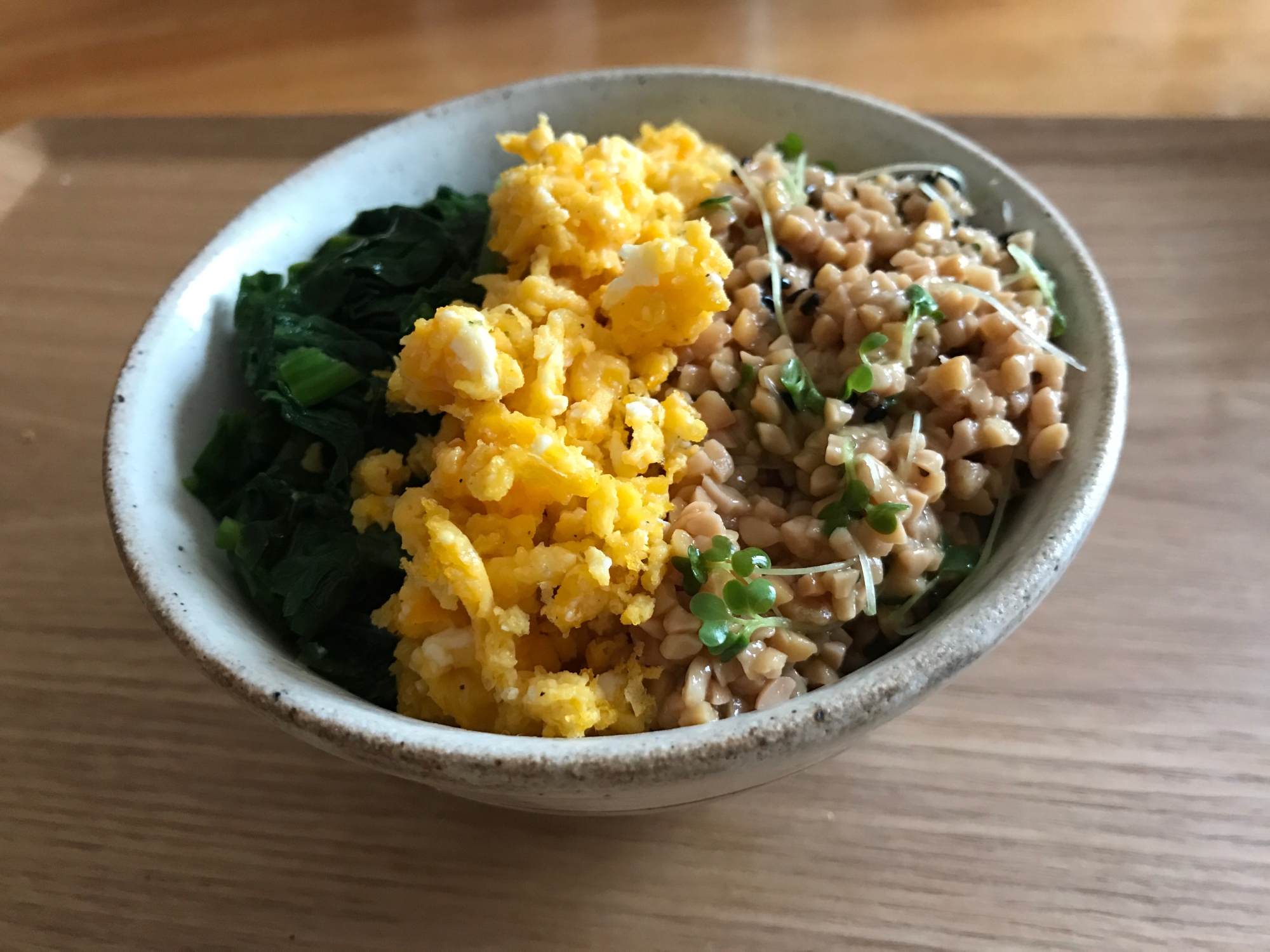 ひきわり納豆で！三色そぼろ丼