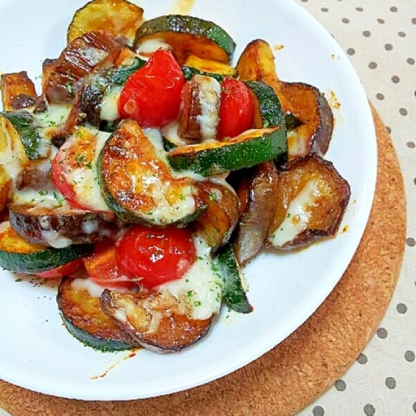 ズッキーニとトマトと茄子で 夏野菜のチーズ焼き レシピ 作り方 By ラズベリっち 楽天レシピ ズッキーニとトマトと茄子で 夏野菜のチーズ焼き レシピ 作り方 By ラズベリっち 楽天レシピ