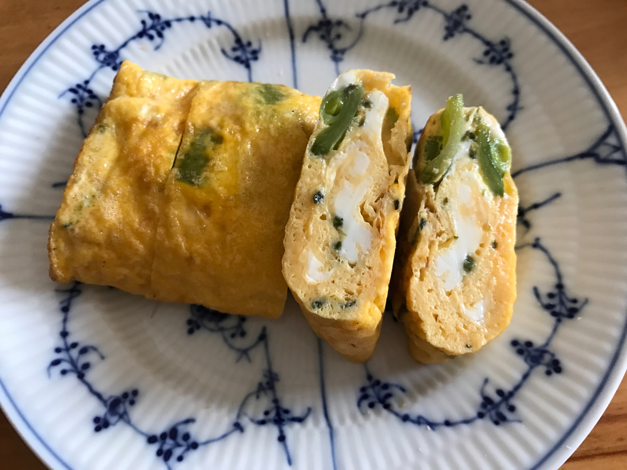 スナップえんどうと刻み海苔の卵焼き