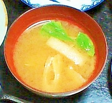 チンゲン菜と油揚げの味噌汁