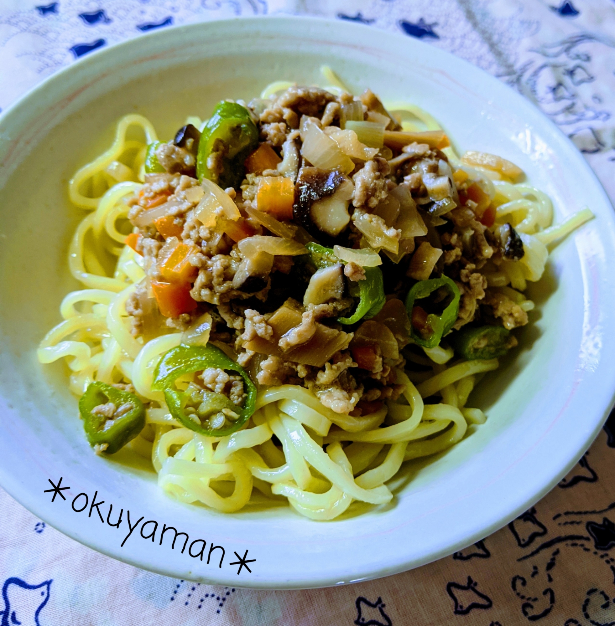 中華っぽい、肉野菜あんかけ焼きそば