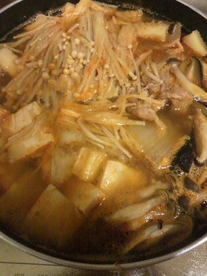 キムチ鍋の素を買わなくても美味しいキムチ鍋が作れました！寒かったのでとっても暖まりました♪