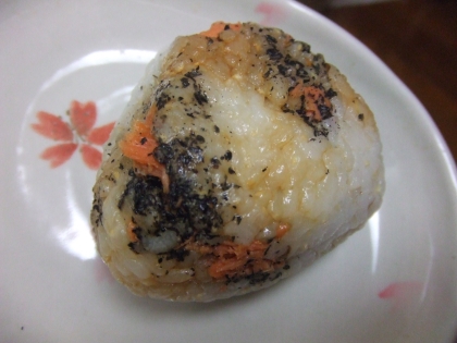 鮭黒胡麻生姜醤油おむすび
