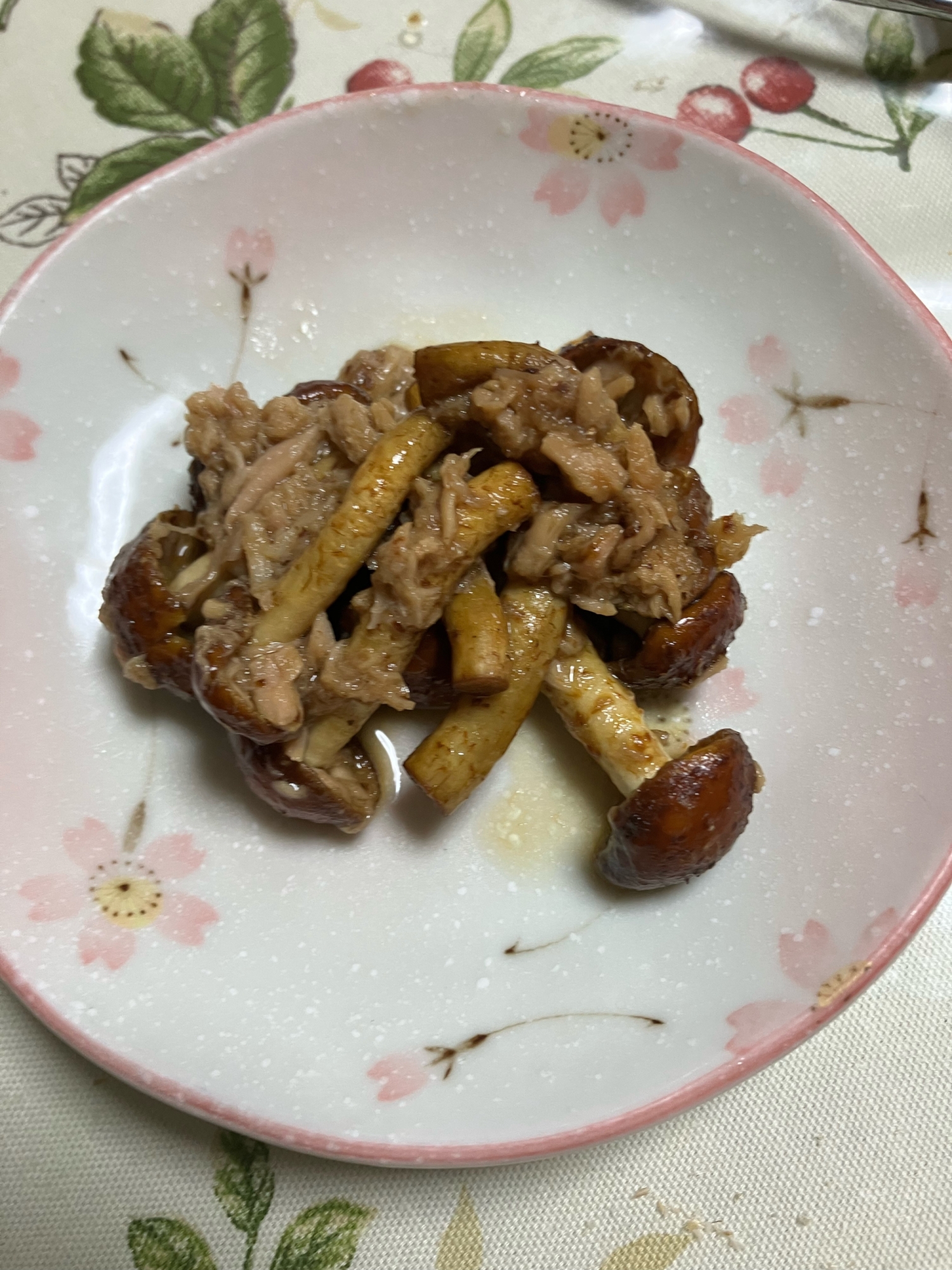 幻のキノコ「博多すぎ茸」のレンチン和洋ツナ和え!