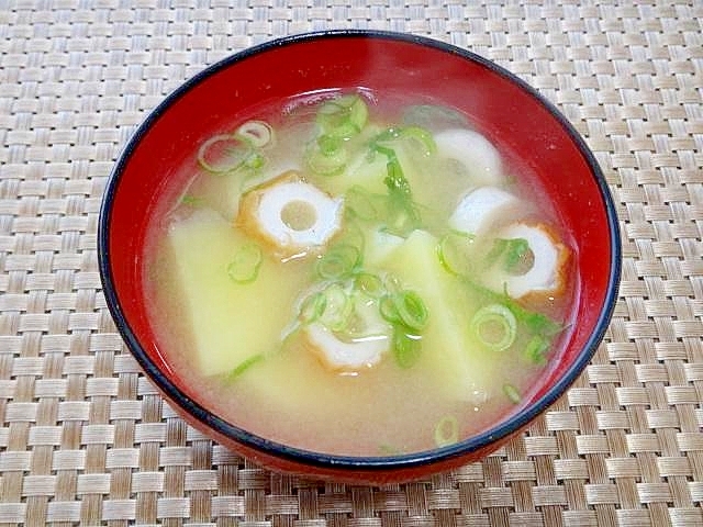 じゃがいも竹輪青ネギの味噌汁