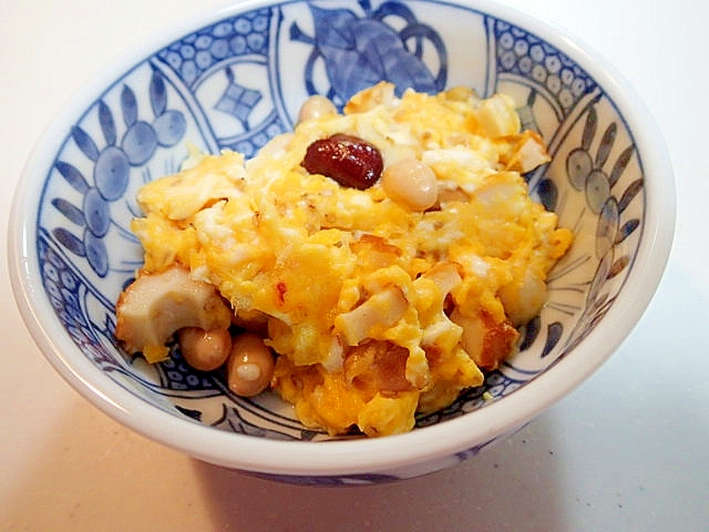 サラダ豆と竹輪とごまの卵炒め