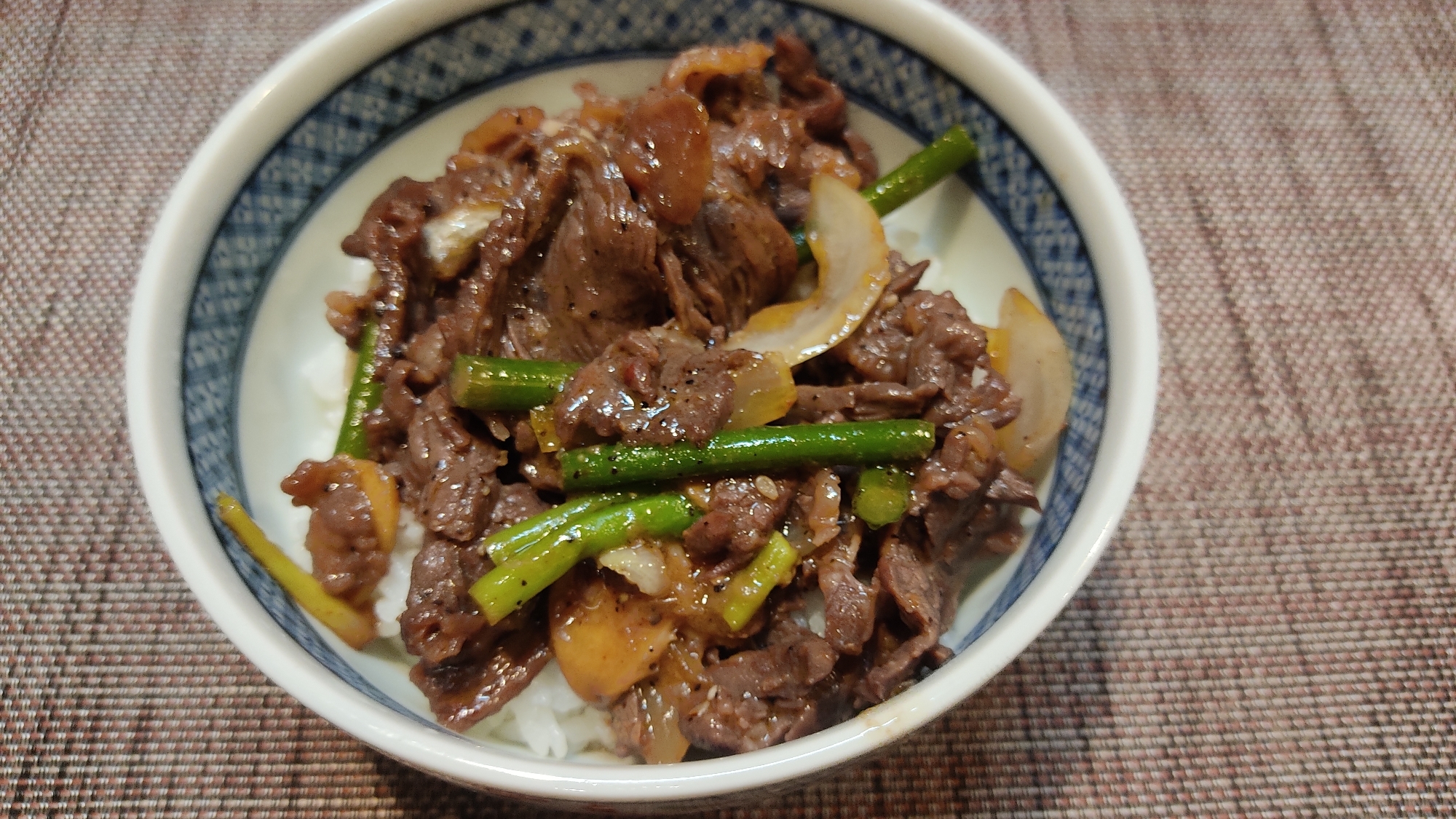 牛サガリ肉の焼肉丼