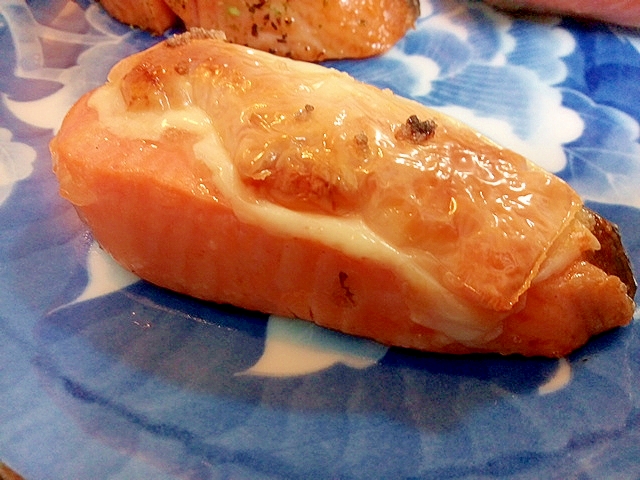 レモンペースト＆チーズで　鮭のグリル焼き