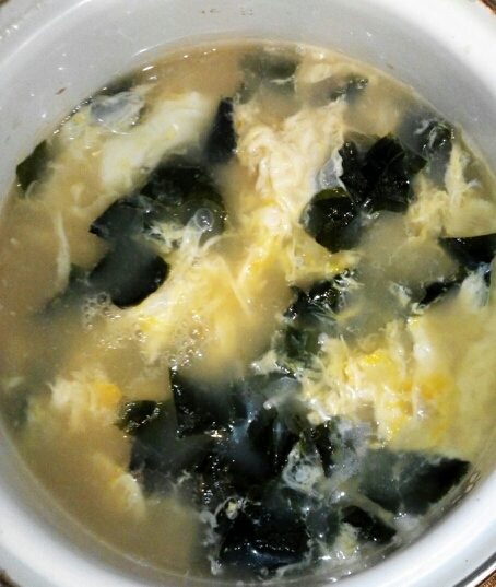 卵とコーンとワカメの中華スープ
