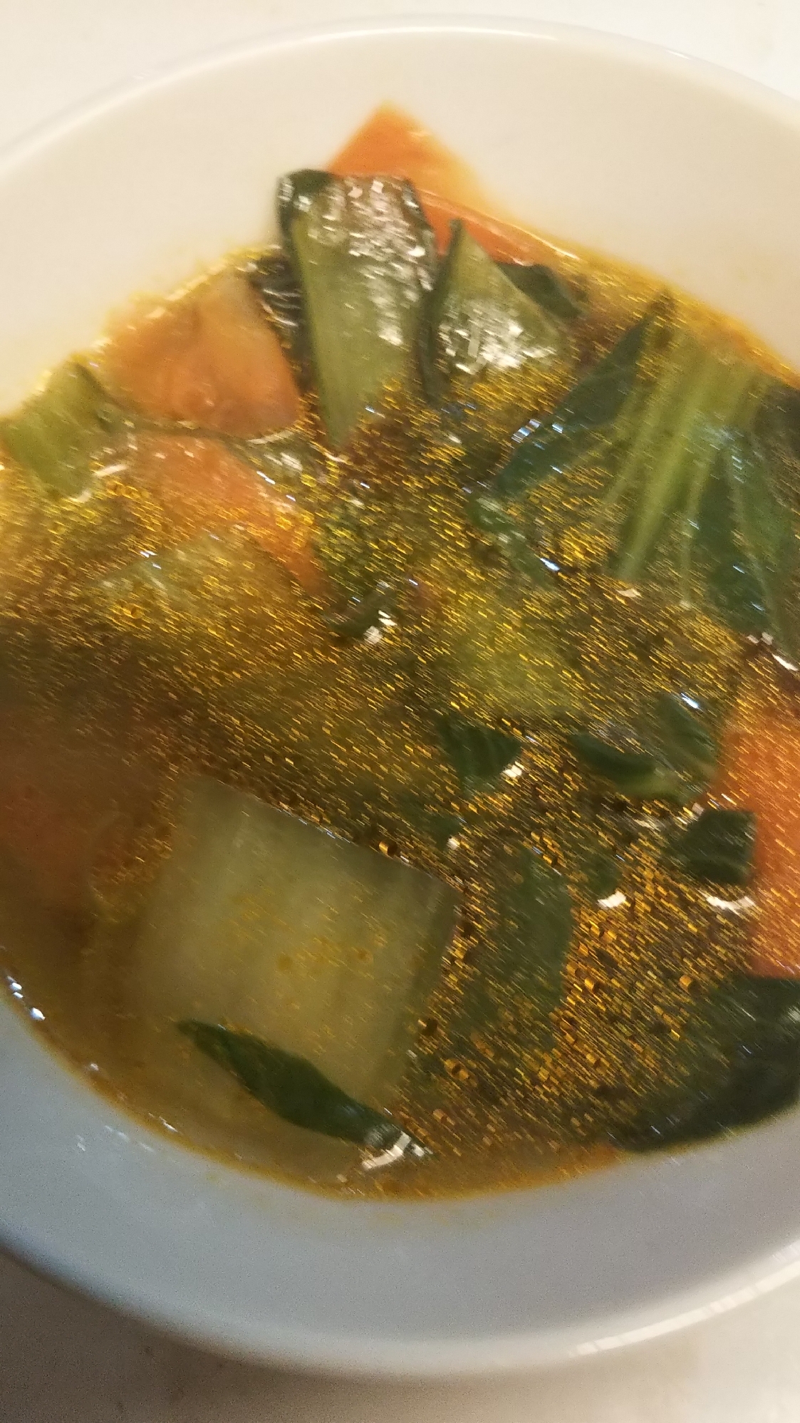 にんじんとチンゲン菜のピリ辛スープ