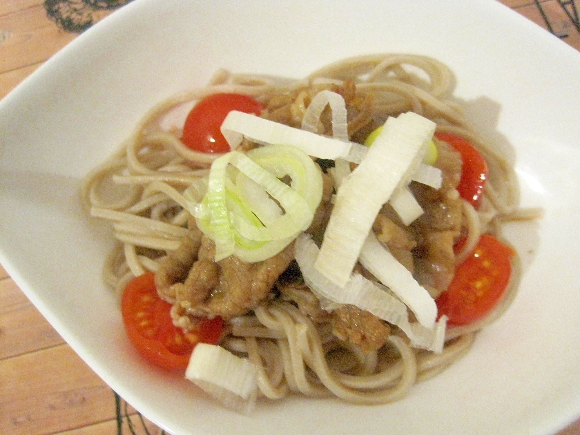 豚肉とトマトのサラダ蕎麦