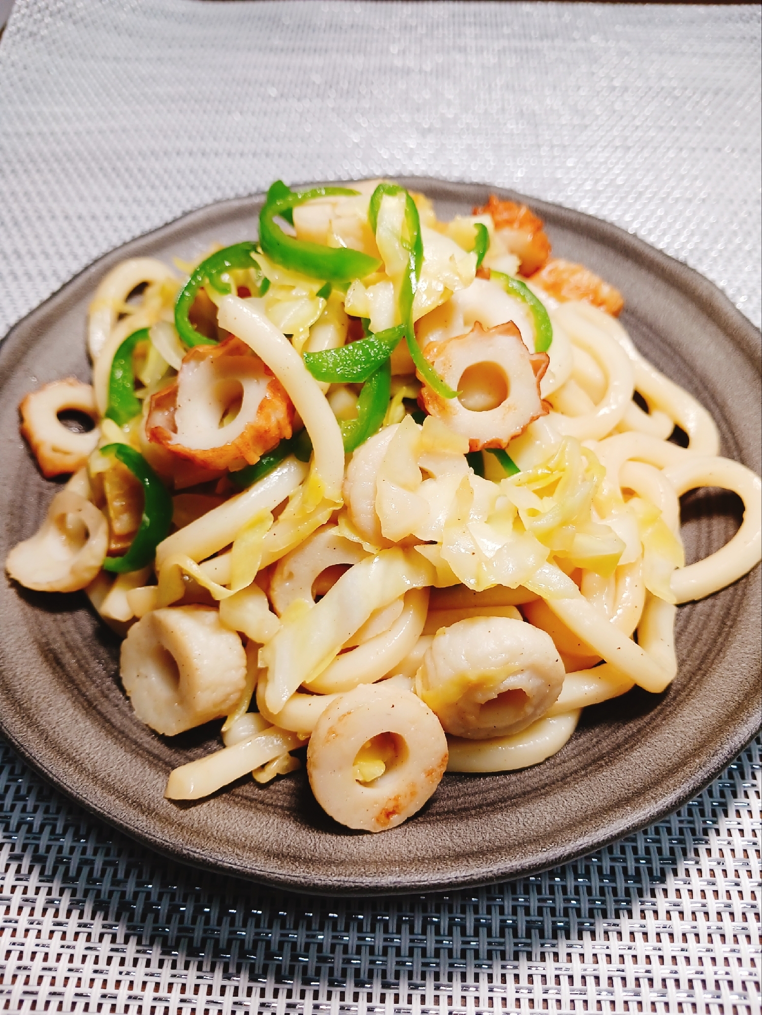 キャベツたっぷり️♡キャベツとちくわの焼きうどん