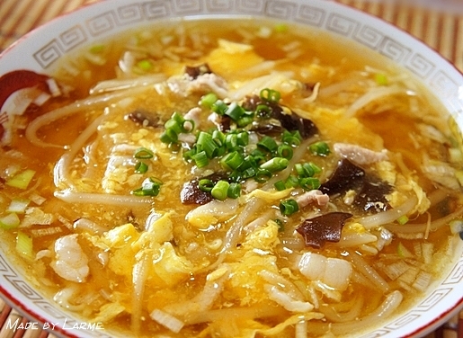 酸っぱ辛っ！ タバスコとふかひれスープde酸辣湯麺