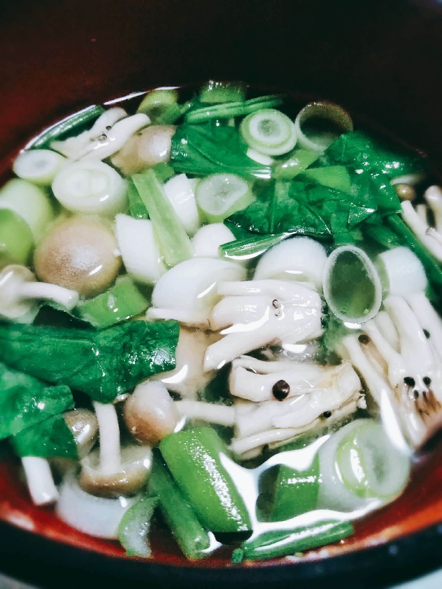 しめじとほうれん草の味噌汁