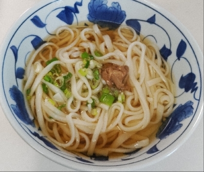 今日はこちら✨子供のリクエストで、にゅうめんに☺️素麺で作ろうと思ったらなかったのでうどんになりました(汗)鶏ももで取っただしでとてもおいしかったです♥