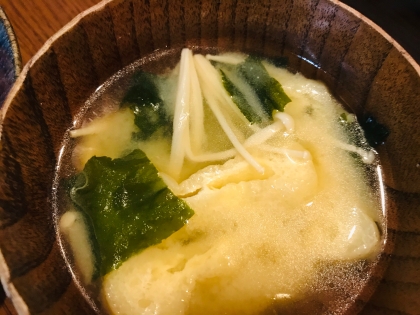 玉ねぎと油揚げとわかめの味噌汁