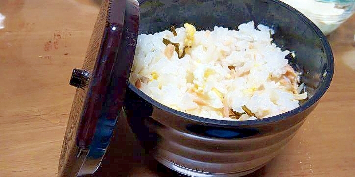 鮭と炒り卵の混ぜご飯