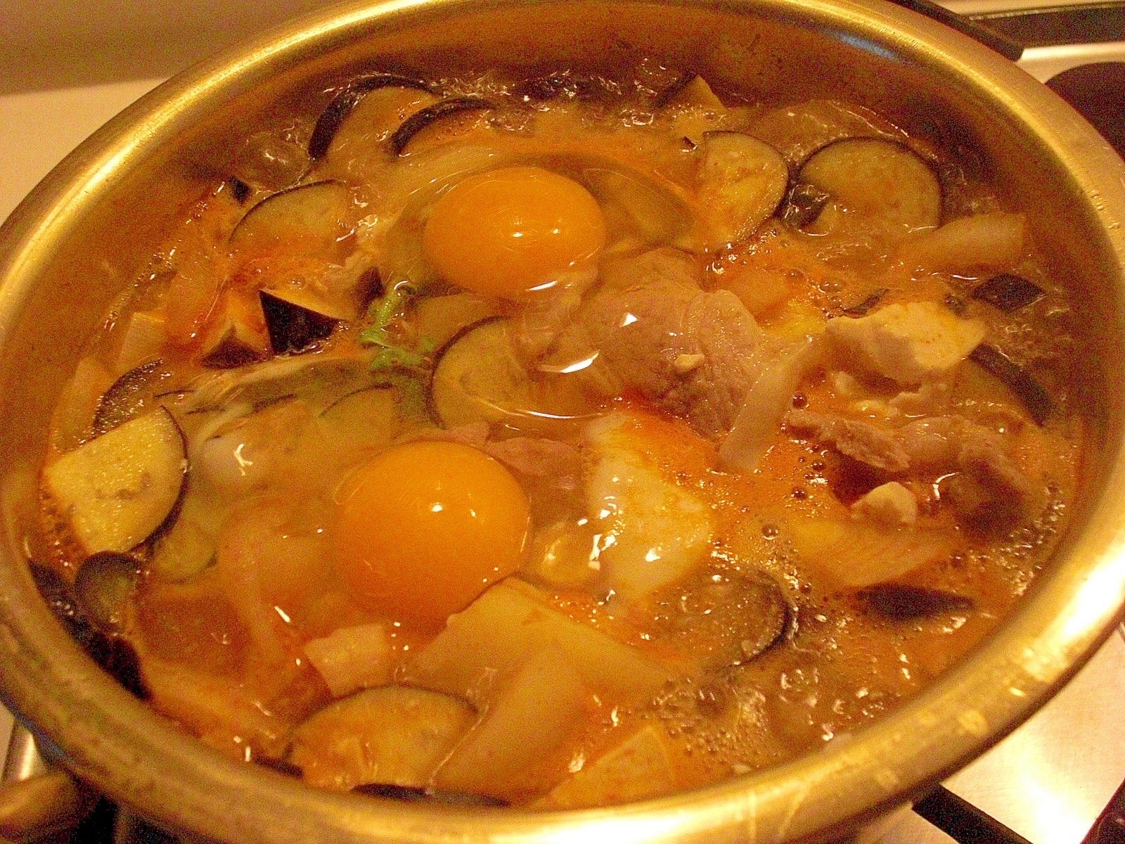 卵のお目目付き　ピリ辛鍋