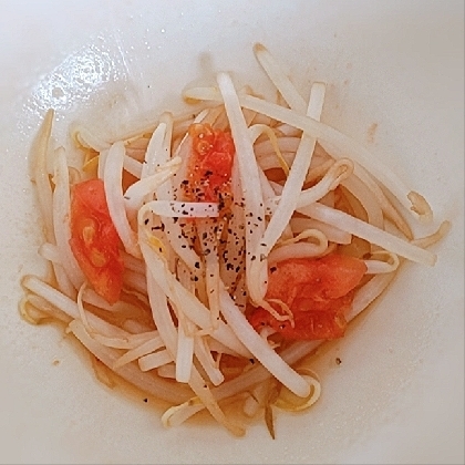 レンジで簡単♡トマトがアクセント♡バター醤油もやし