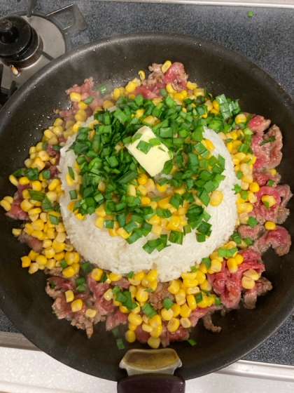 乗せて焼くだけ！フライパンで作るペッパーランチ