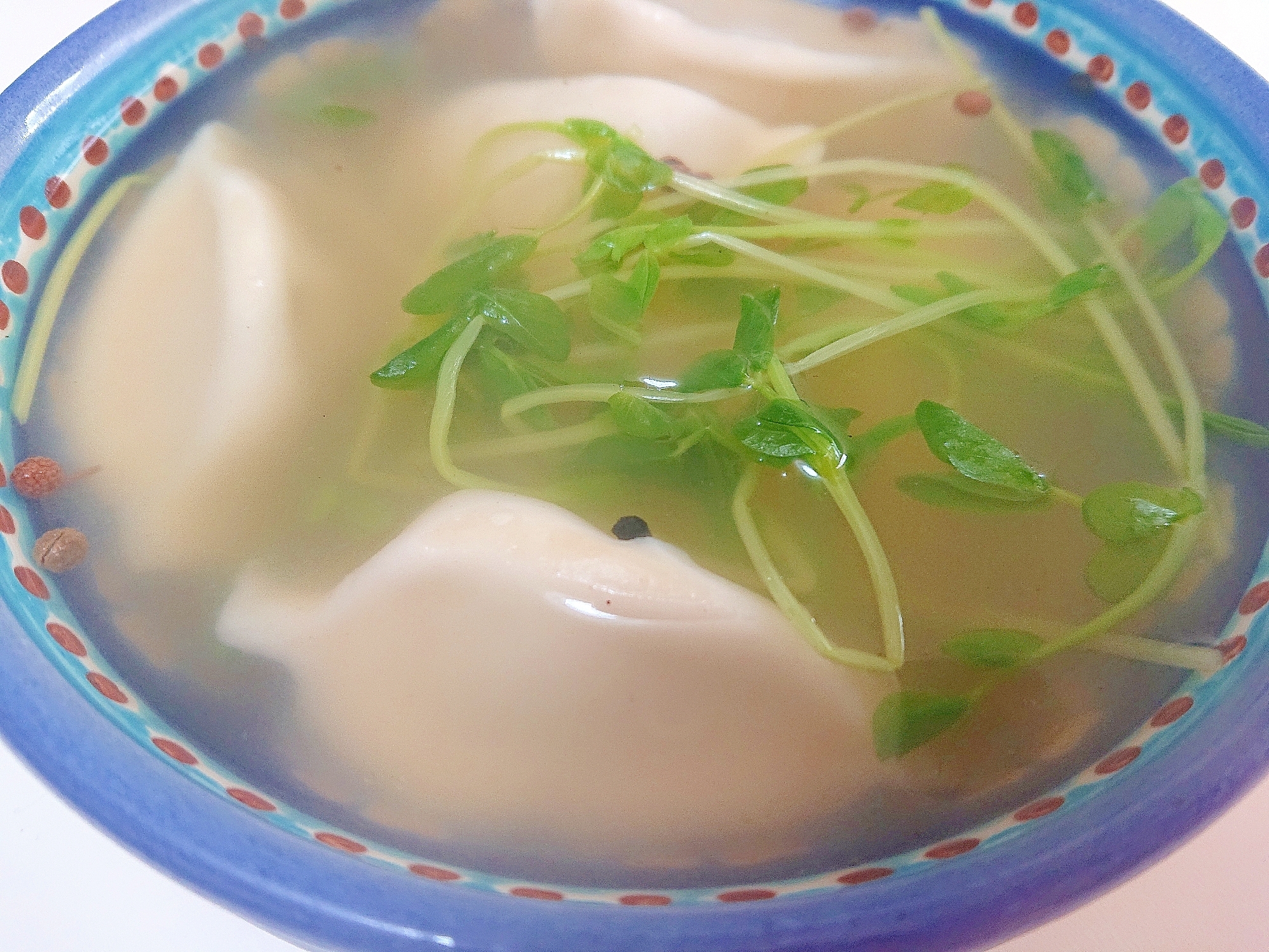 水餃子と豆苗の出汁スープ