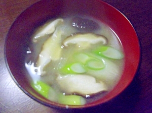 ネギと椎茸の味噌汁 レシピ 作り方 By Auaaa 楽天レシピ ネギと椎茸の味噌汁 レシピ 作り方 By Auaaa 楽天レシピ