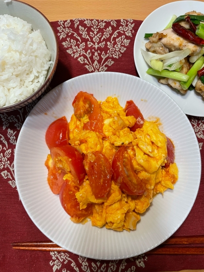 美味しくてお安くトマトが手に入るこの季節にぴったりのお料理ですね　トマトの酸味と卵のまろやかさ、ソースなどのコクが合わさり美味しい台灣家庭料理が出来上がりました