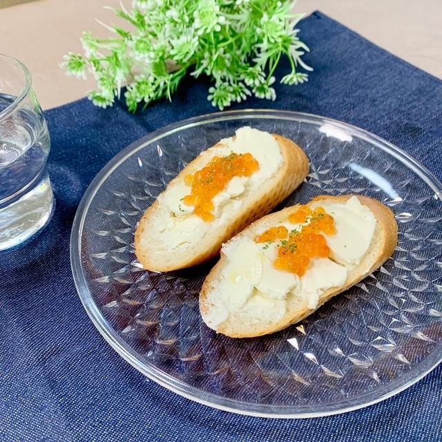 いくらとクリームチーズのカナッペ