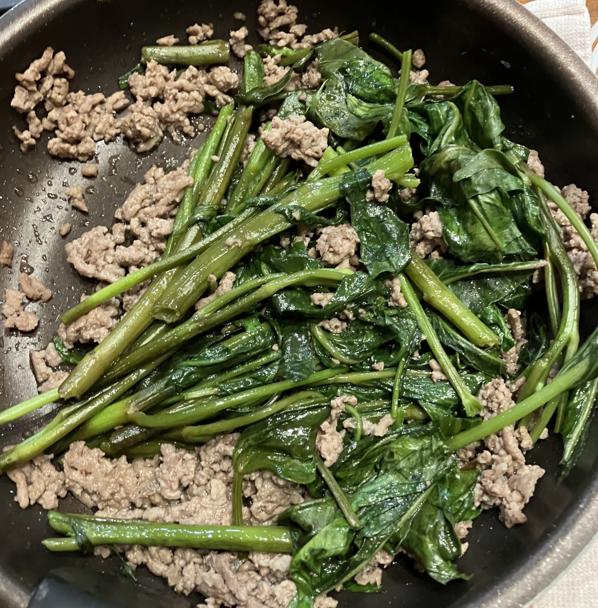 空芯菜と牛ミンチの塩胡椒炒め