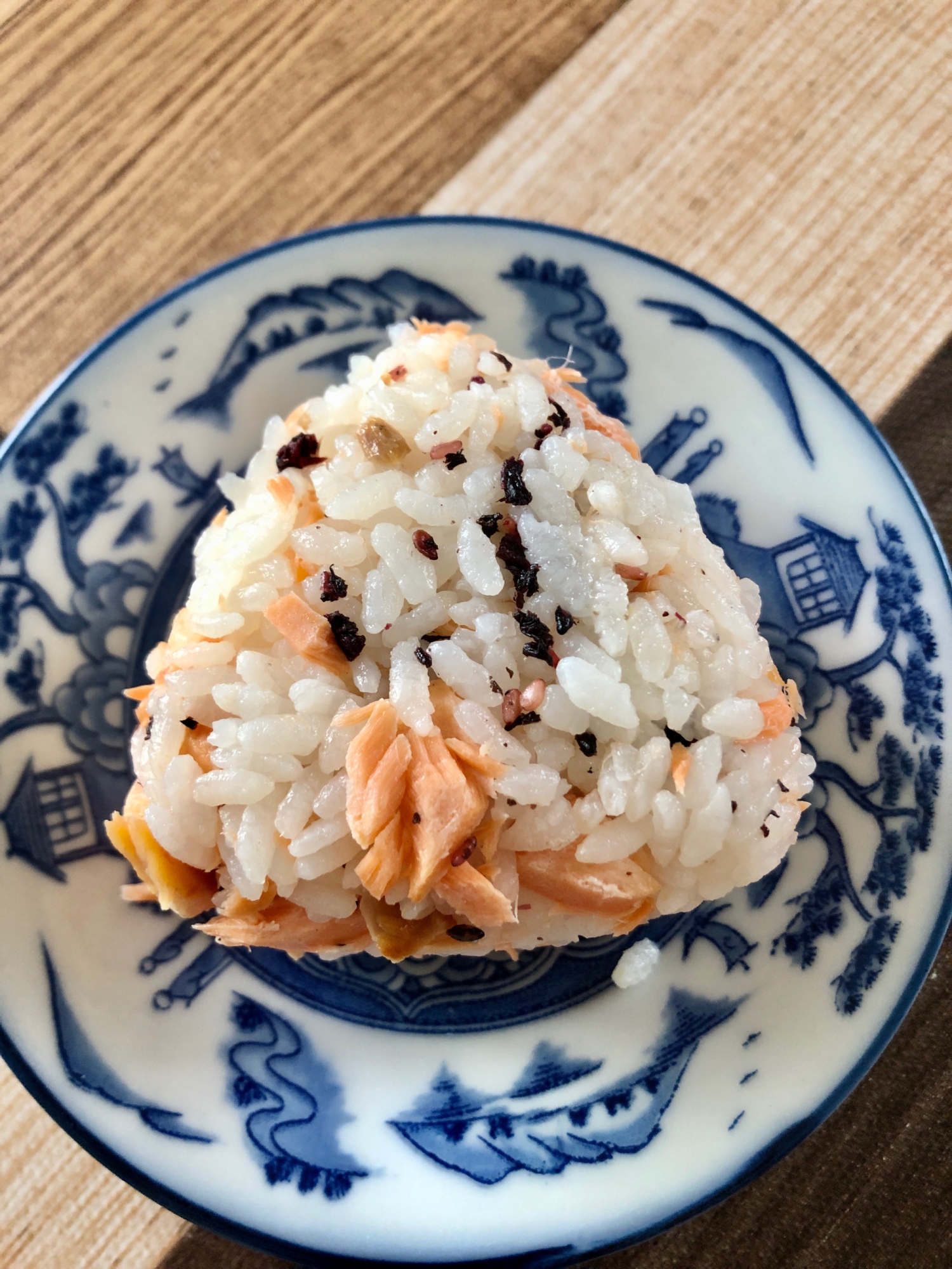 焼き鮭と紫蘇のおにぎり