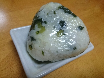 お弁当に栄養プラス！あっさり野沢菜のおにぎり