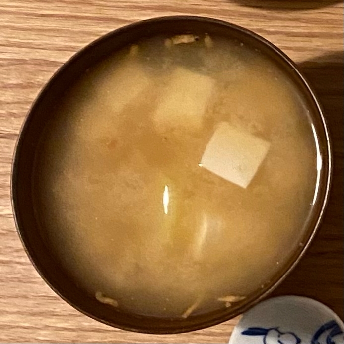 豆腐とじゃがいもと干し海老の味噌汁