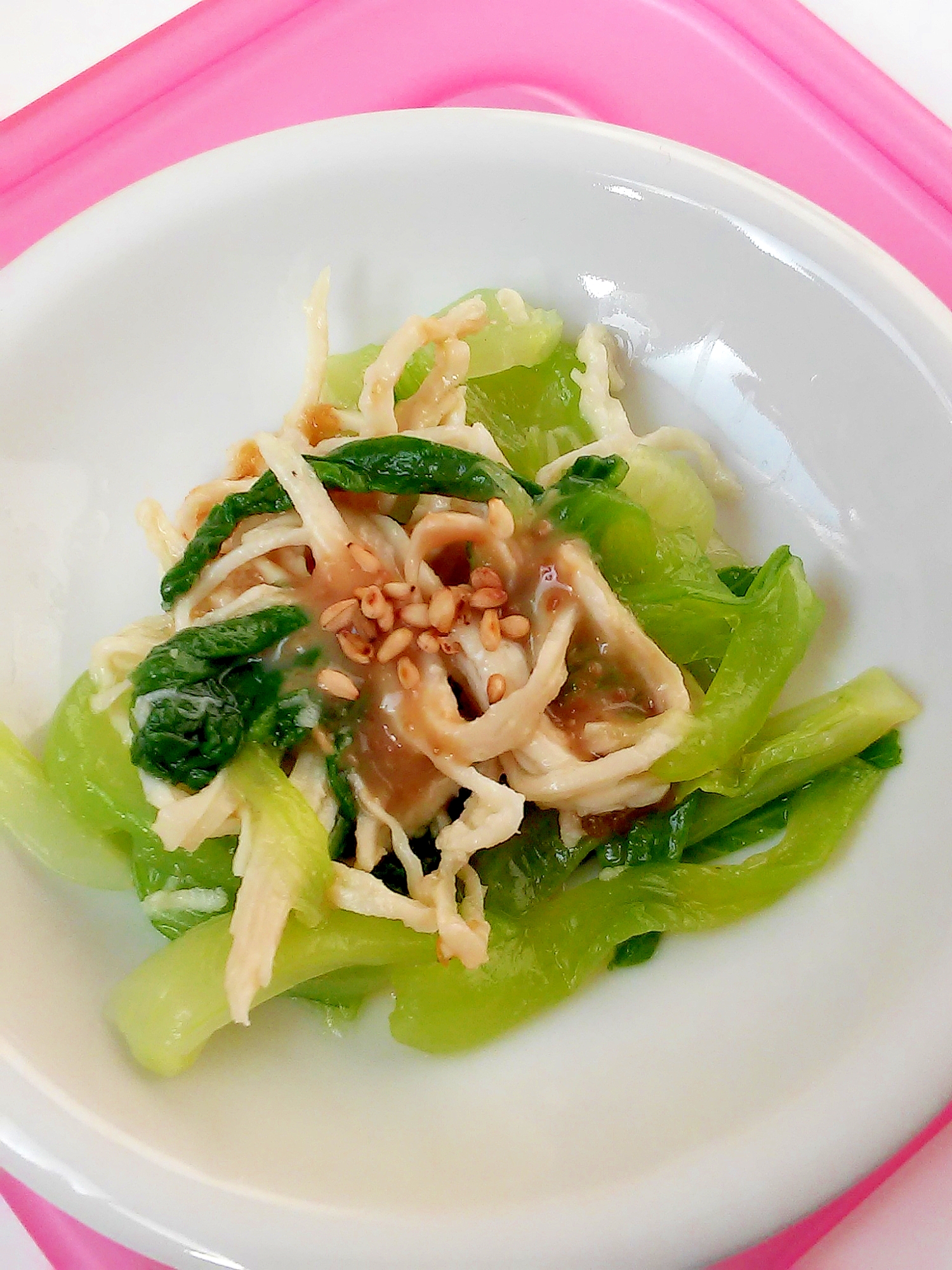 レンジで簡単♪チンゲン菜と蒸し鶏のごまだれ和え