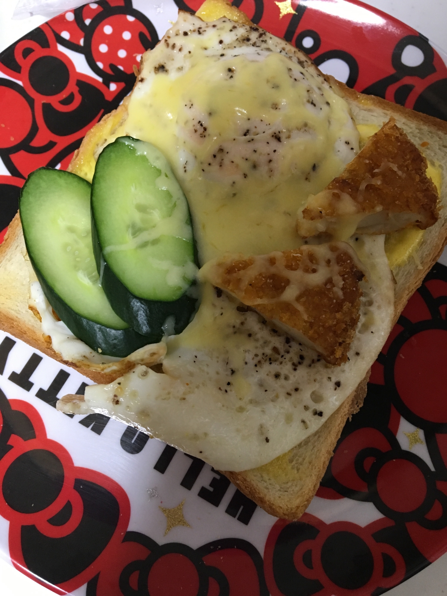 食パンで☆目玉焼きと野菜フライのチーズトースト☆