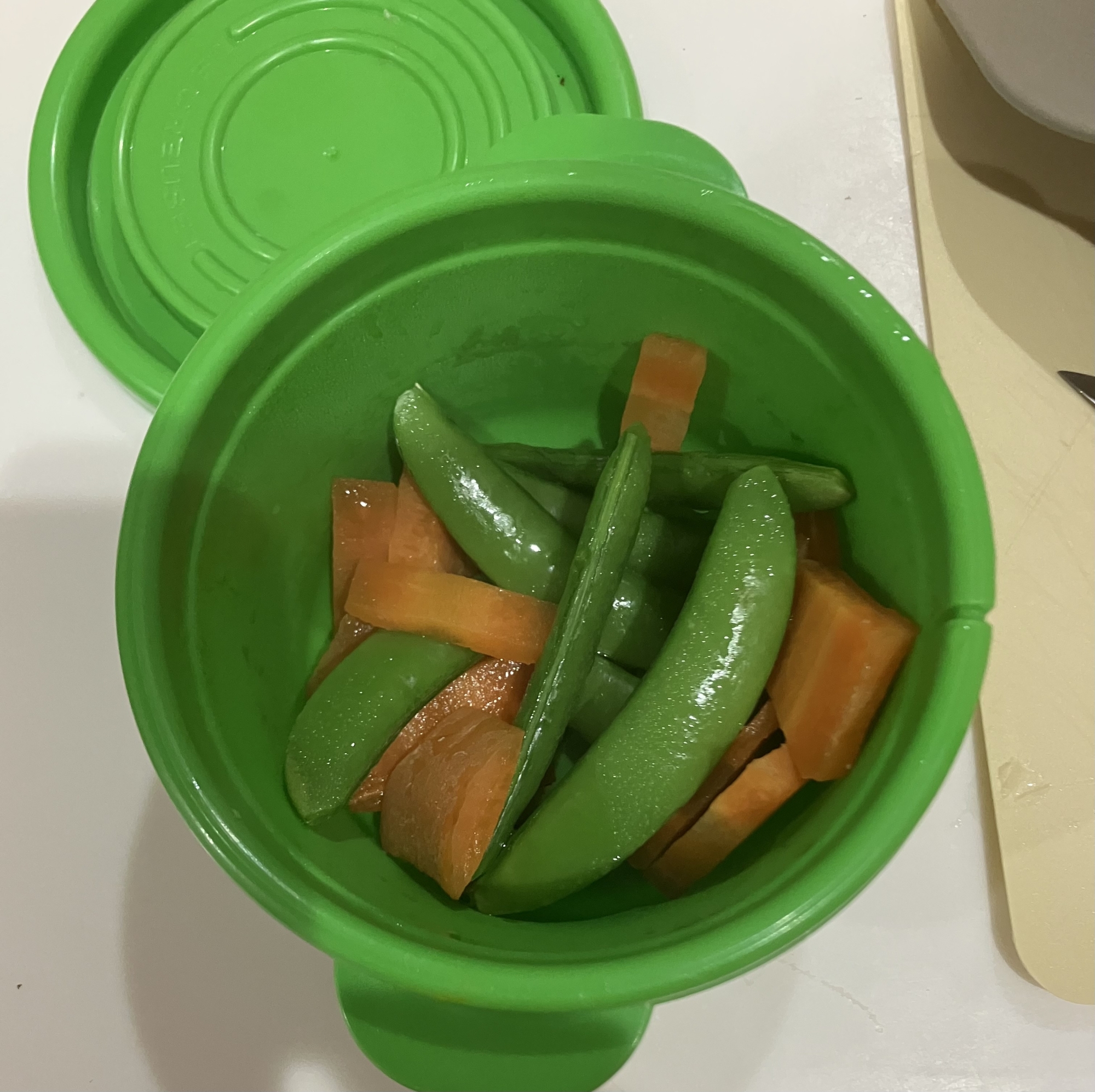 スナップエンドウとにんじんのソテー