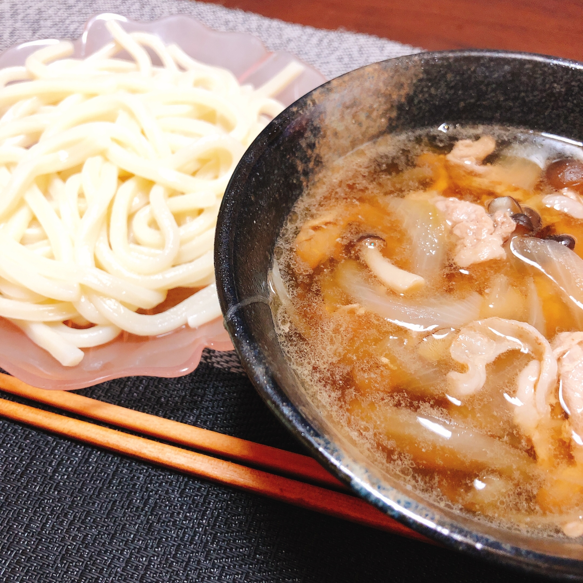 めんつゆで簡単に！肉汁うどん