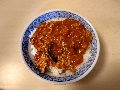 今日はマーボー茄子トマト丼を作りました。同じ丼物と言う事で作ったよレポートを送らせて頂きました。