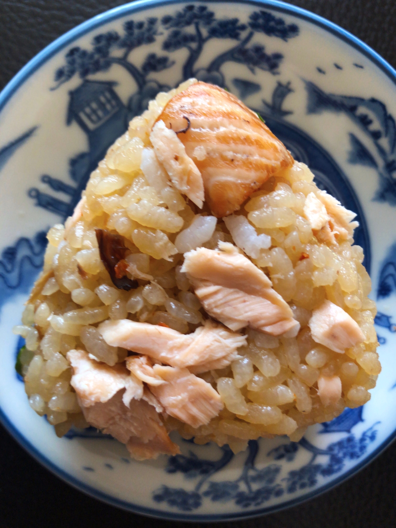 焼き鮭の炊き込みご飯おにぎり