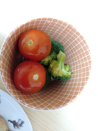 簡単ヘルシー、菜の花とミニトマトのサラダ