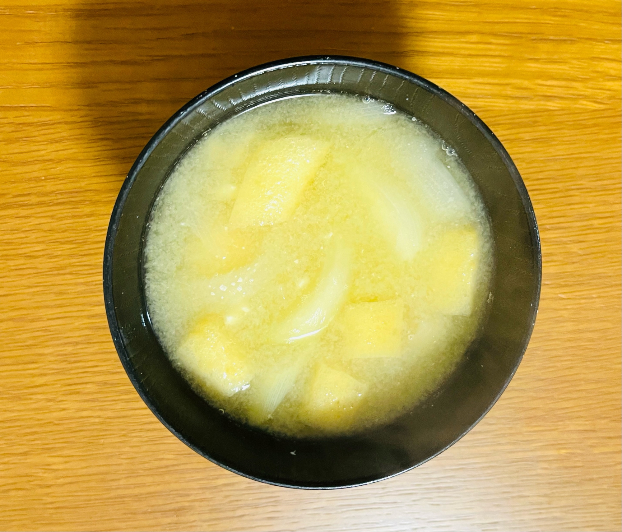 豆腐、玉ねぎ、油揚げのお味噌汁☆彡