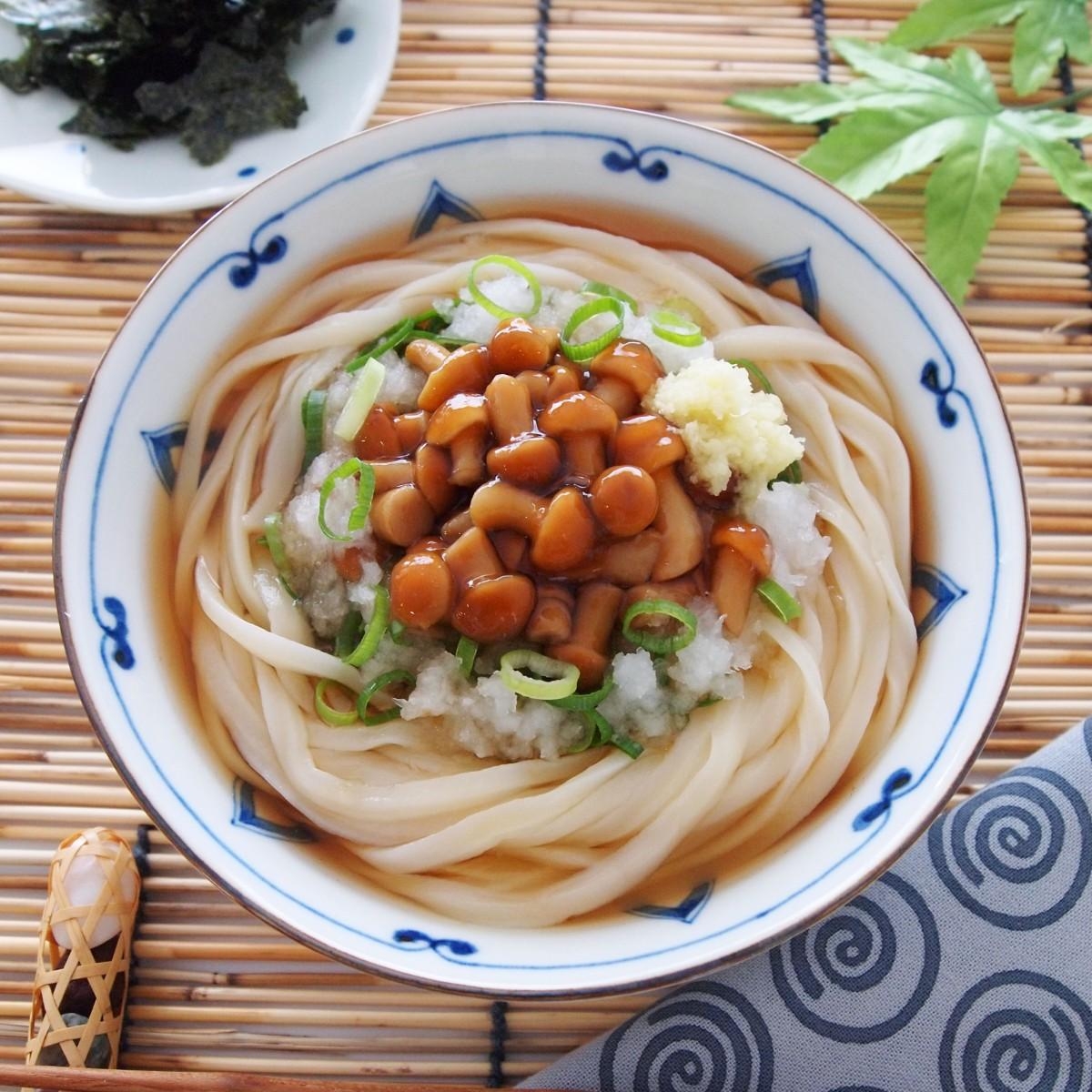 冷やしなめこうどん