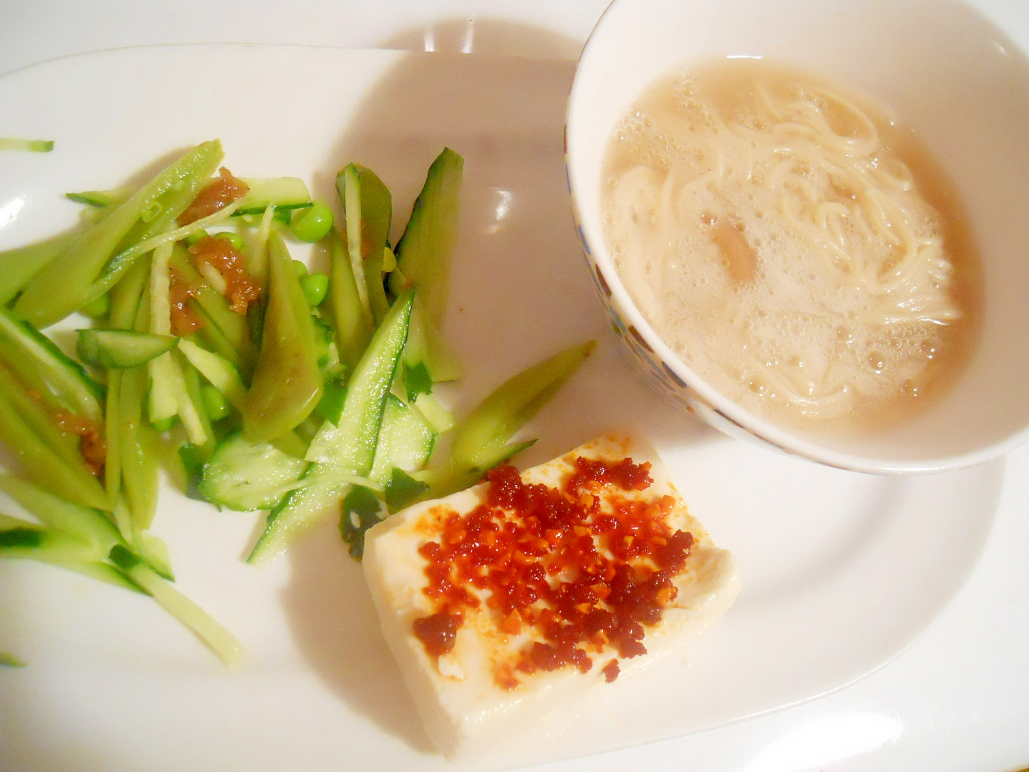 野菜炒めとラーメンで♪　簡単にプレートご飯