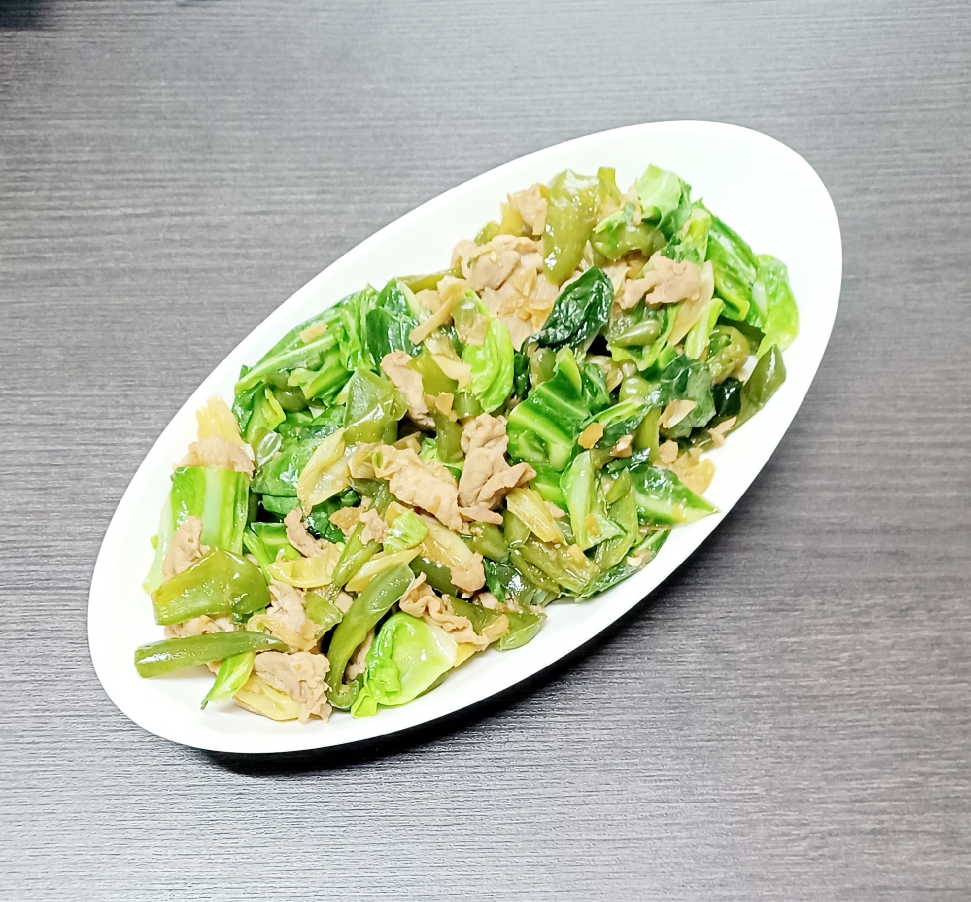 ピーマンとキャベツと長ネギと豚肉の炒め物⭐