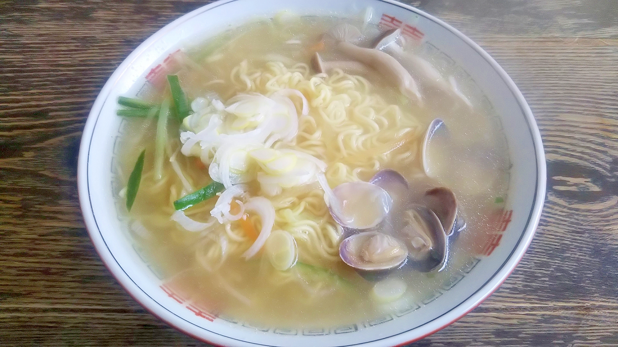 あさり香るインスタント塩ラーメン