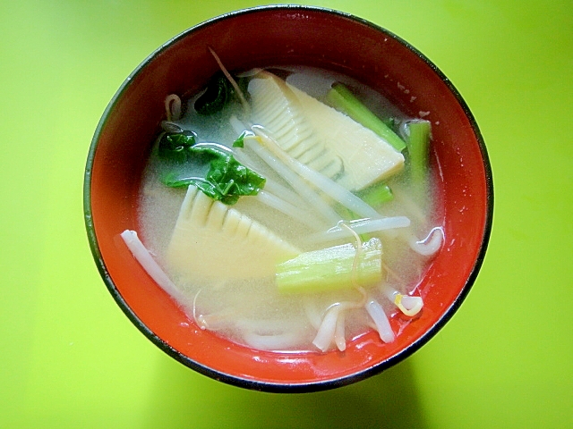 もやしとタケノコと小松菜の味噌汁