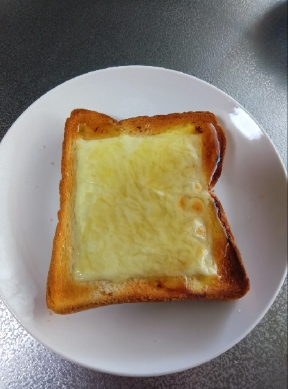 朝ご飯に作りました！おいしい！！また作ります♪チーズと、蜂蜜…やっぱり、黄金コンビですね(⁠◠⁠‿⁠◕⁠)ありがとう！ごちそうさま♪
