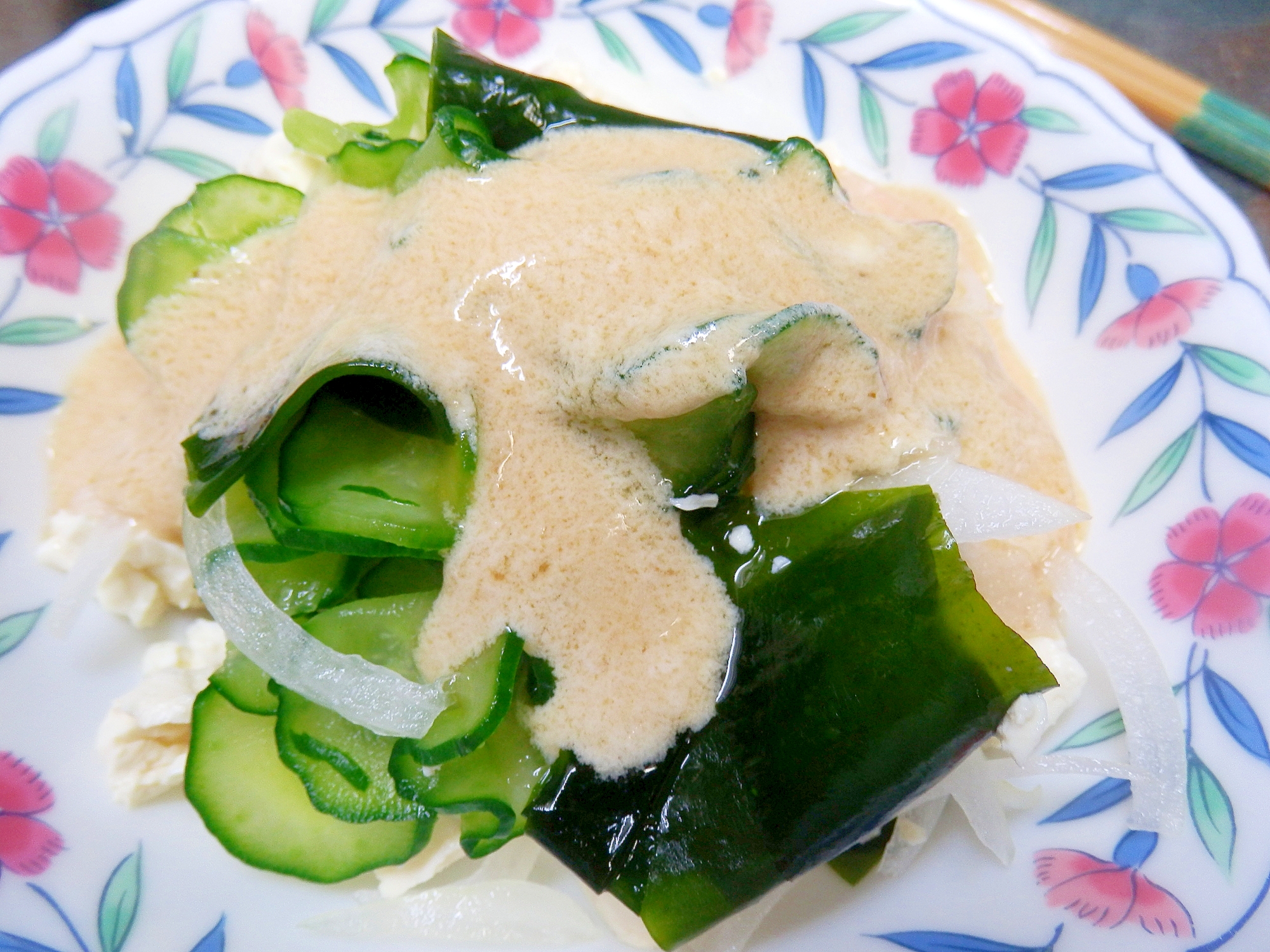 豆腐とワカメのヘルシーサラダ