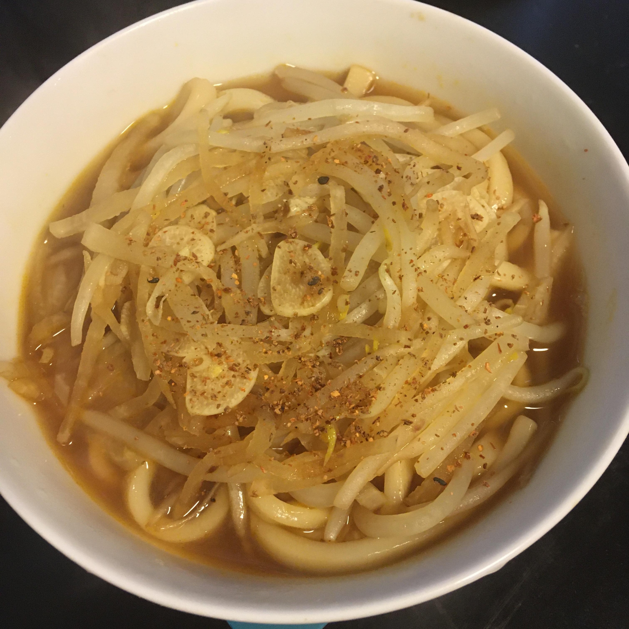 大根、もやし、にんにくのカレーうどん