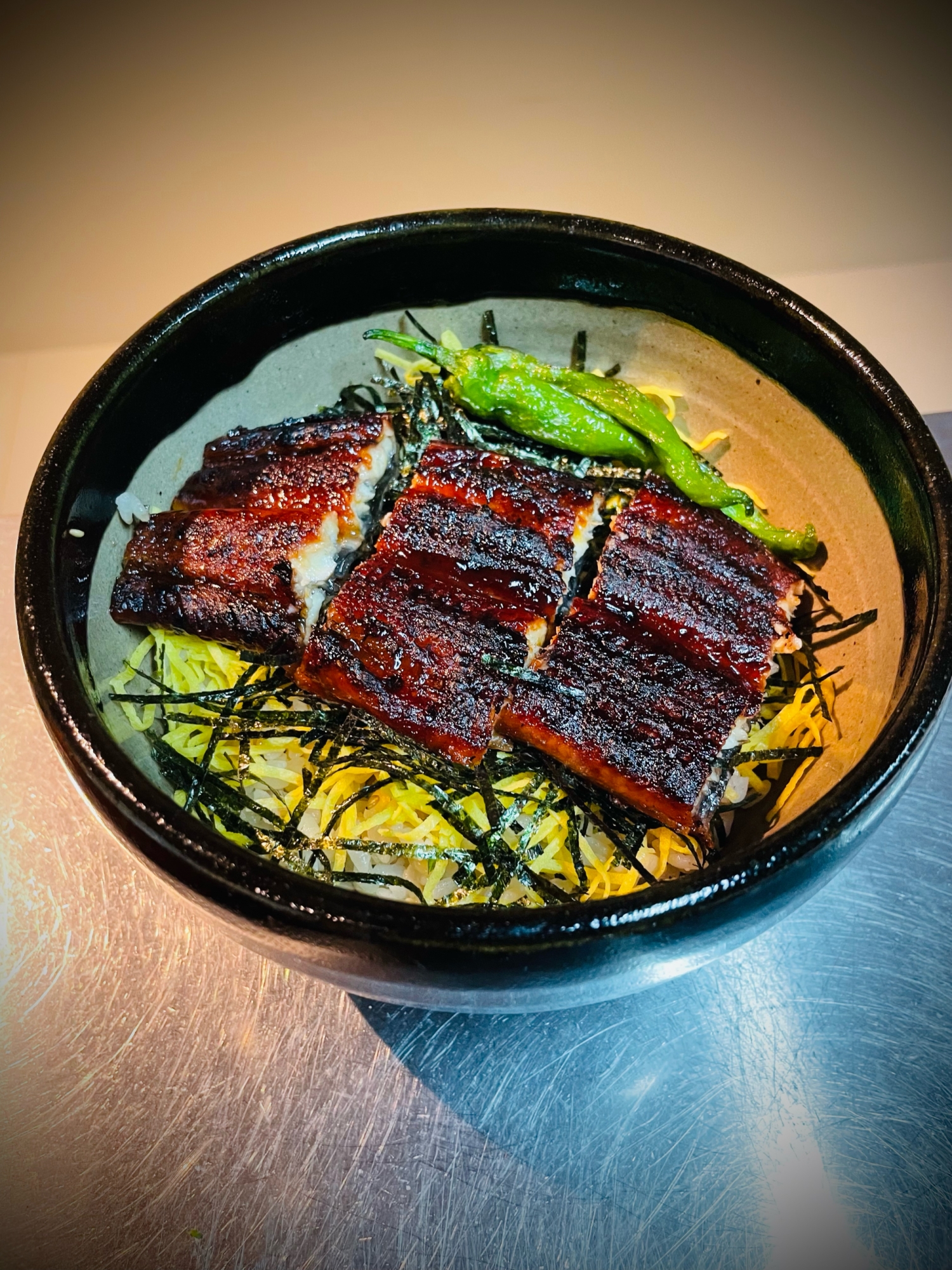 市販の鰻で♪パリパリうな玉丼