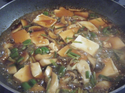 フライパンで簡単、豆腐ときくらげの中華風煮込み